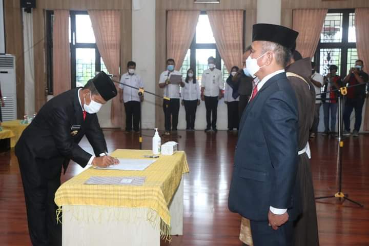 Bupati Lantik Esron Sinaga Sebagai Sekda Kabupaten Simalungun