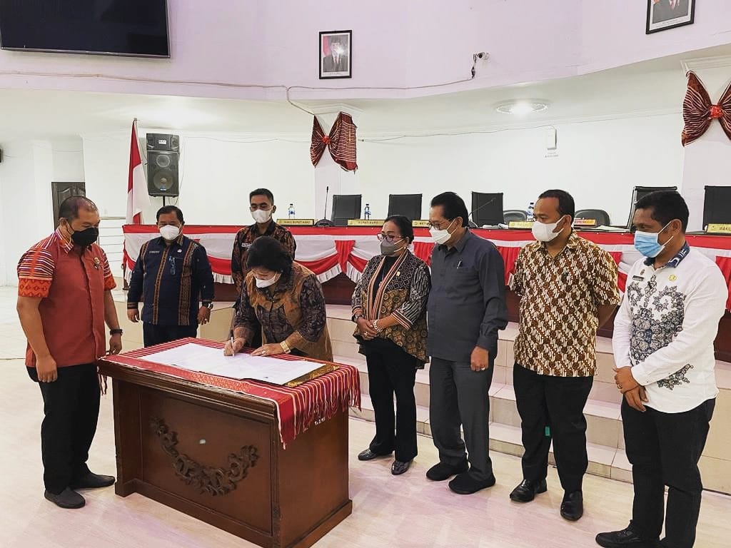 Bupati Karo Tandatangani Tiga Perda