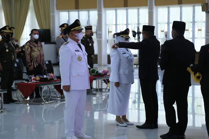 Erik Adtrada Dan Ellya Rosa DiLantik Jadi Bupati Labuhanbatu