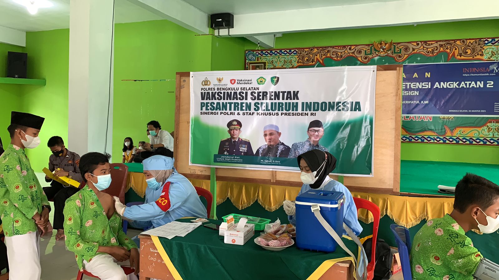 Laksanakan Vaksinasi, Polres BS Sambangi Ponpes Makrifatul Ilmi