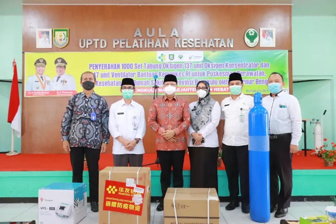 Bagikan Tabung Oksigen Gubernur Rohidin Ingatkan Jangan Kendor Prokes