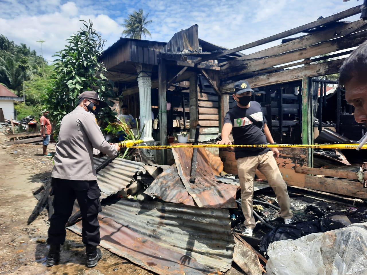 Dua Rumah Permanen Di Tanjung Panah Hangus Terbakar