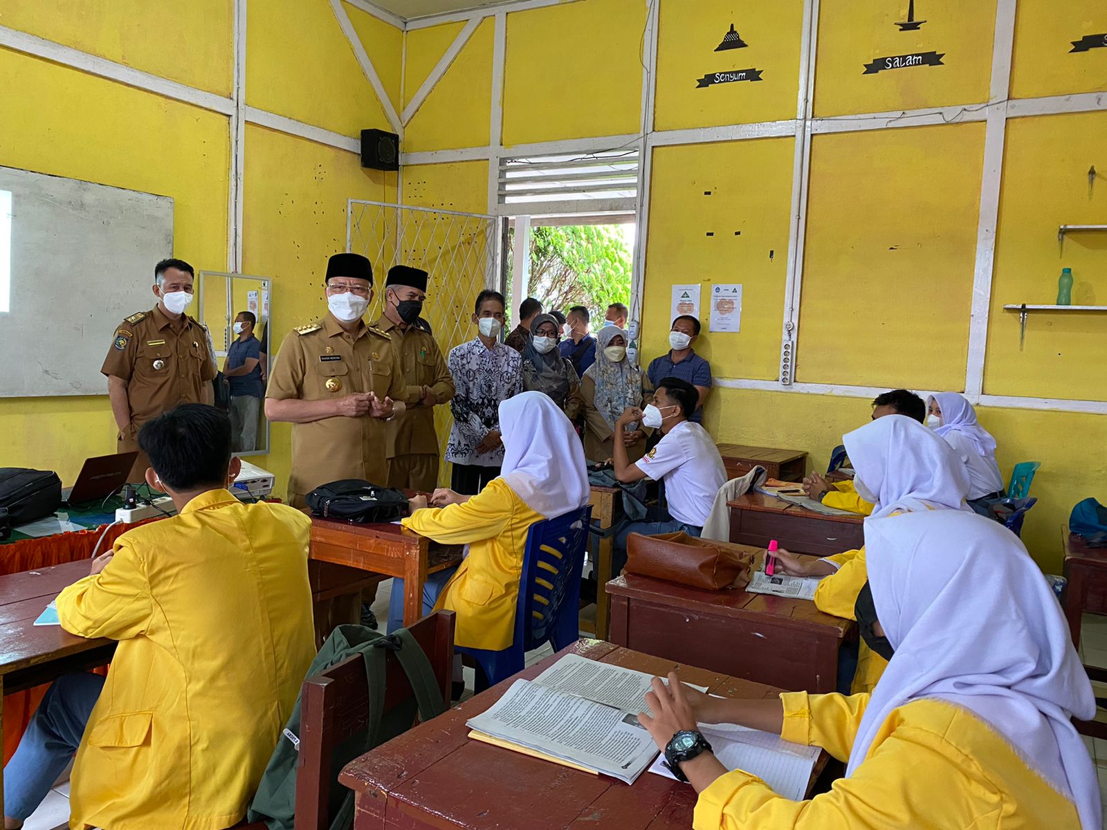 Gubernur Rohidin Tinjau PTMT di Beberapa Sekolah Rejang Lebong