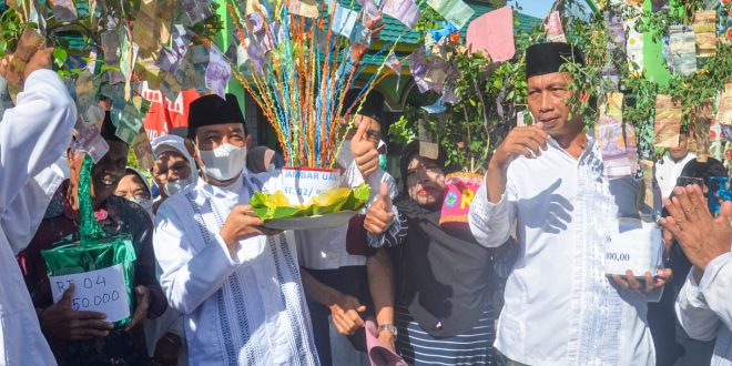 Keunikan Tradisi Jambar Uang Selimuti Rangkaian Maulid Nabi