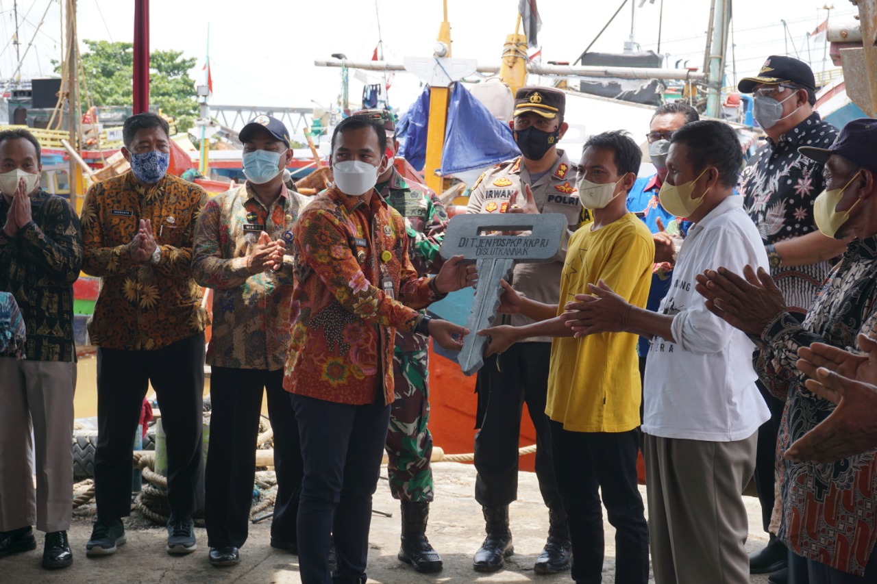 Ratusan Nelayan Batang Dapat Bantuan Subsidi BBM