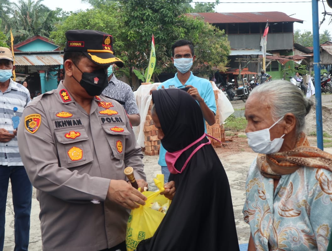 Kapolres Batubara Berikan Bantuan Kursi Roda dan Sembako di Sei Suka