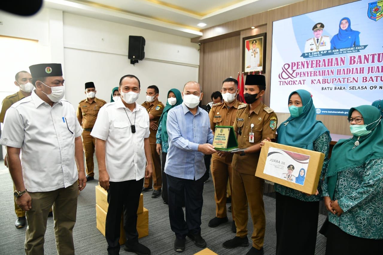 Bupati Batubara Beri Bantuan dan Hadiah Desa Terbaik 3 ke Suka Jaya