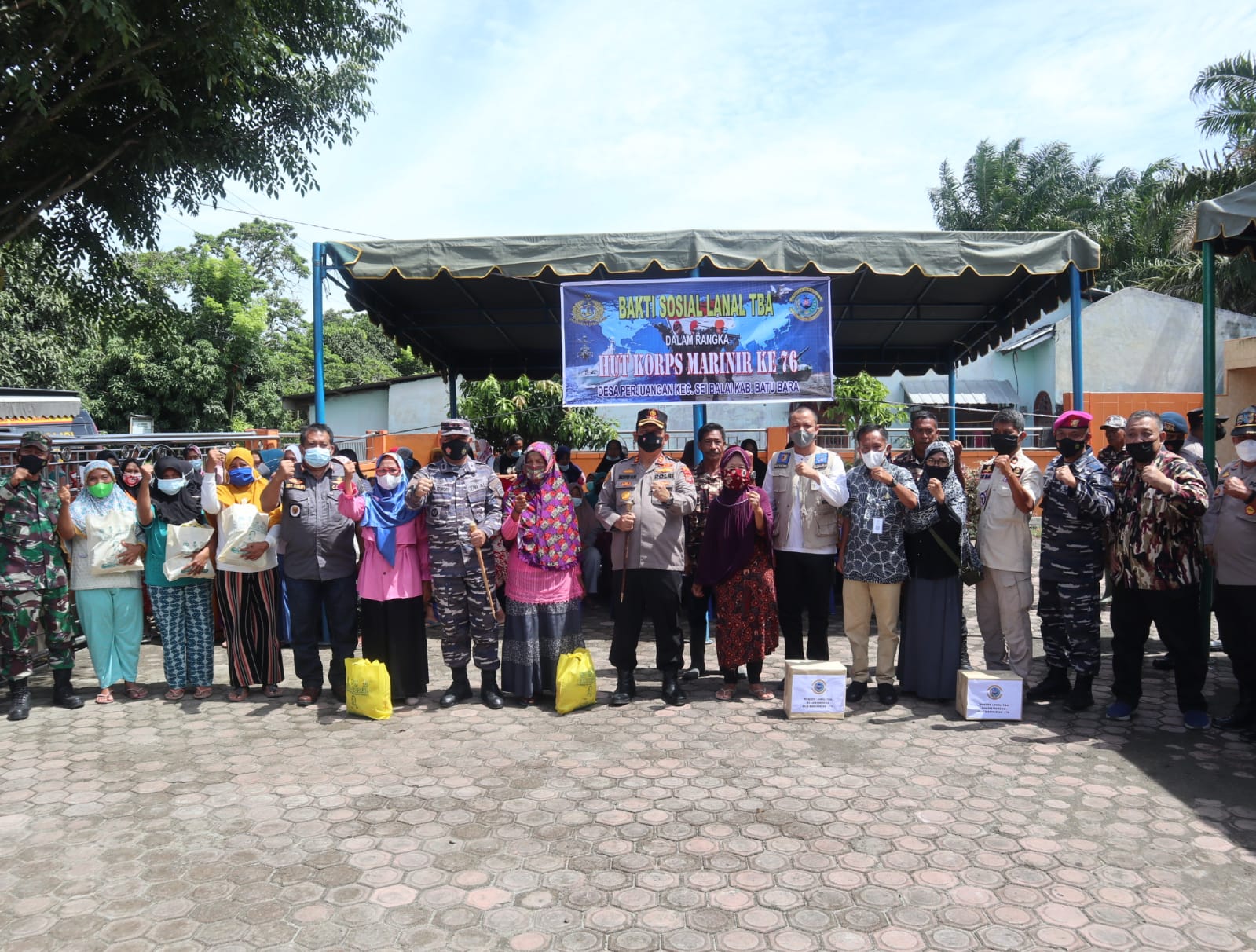 HUT Korps Marinir 76 Danlanal TBA dan Polres Batubara Gelar Bakti Sosial