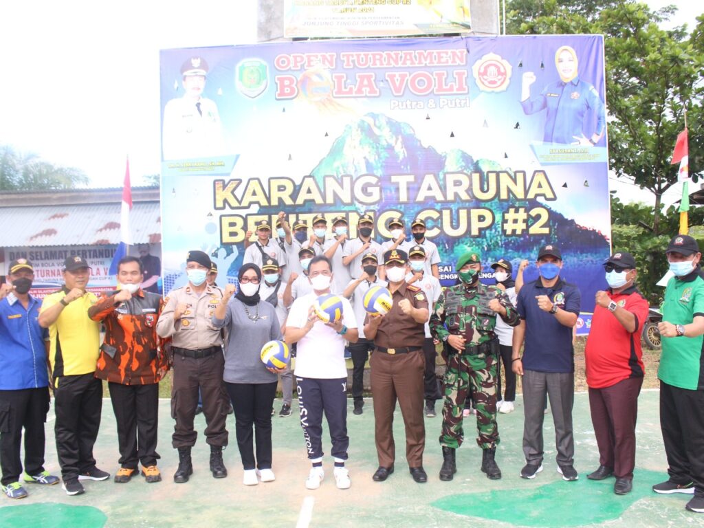 Bupati Bengkulu Tengah Membuka Turnamen Bola Voli Karang Taruna A CUP II