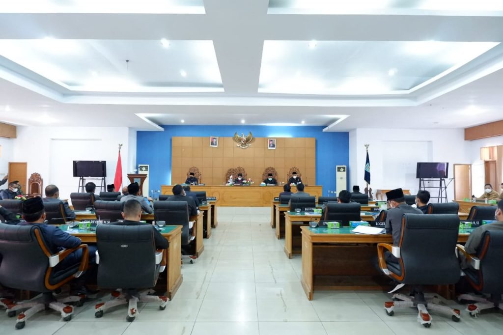 Rapat Paripurna Wabup Bengkulu Utara Serahkan Nota Pengantar Penyertaan Modal Daerah