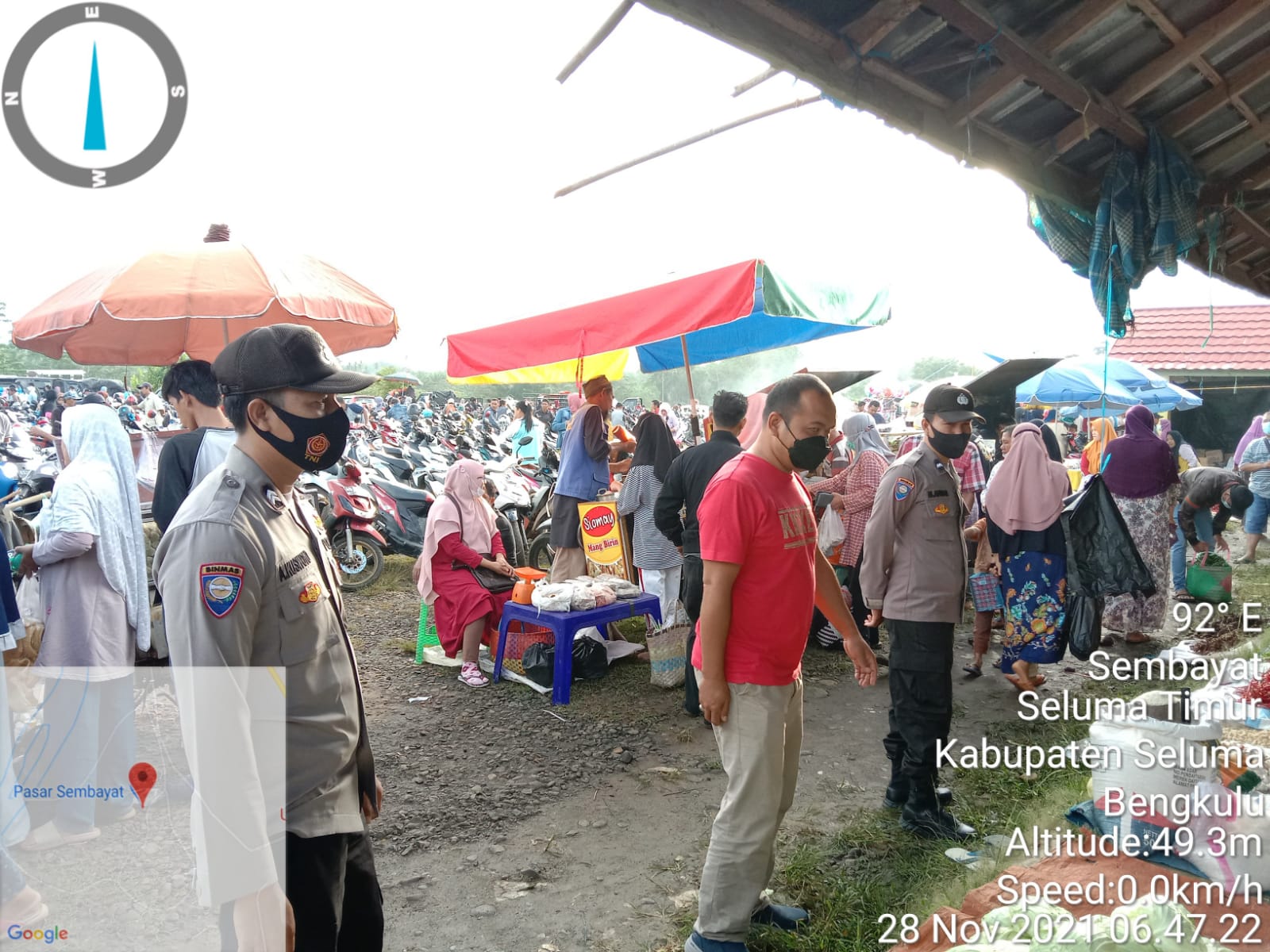 Bhabinkamtibmas Polsek Seluma Himbau Prokes di Pasar Induk