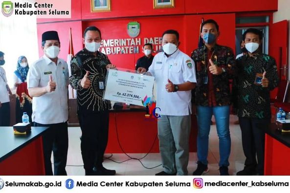 PT. PLN Bengkulu Serahkan Bantuan CSR Pemasangan Listrik Warga Di Kabupaten Seluma