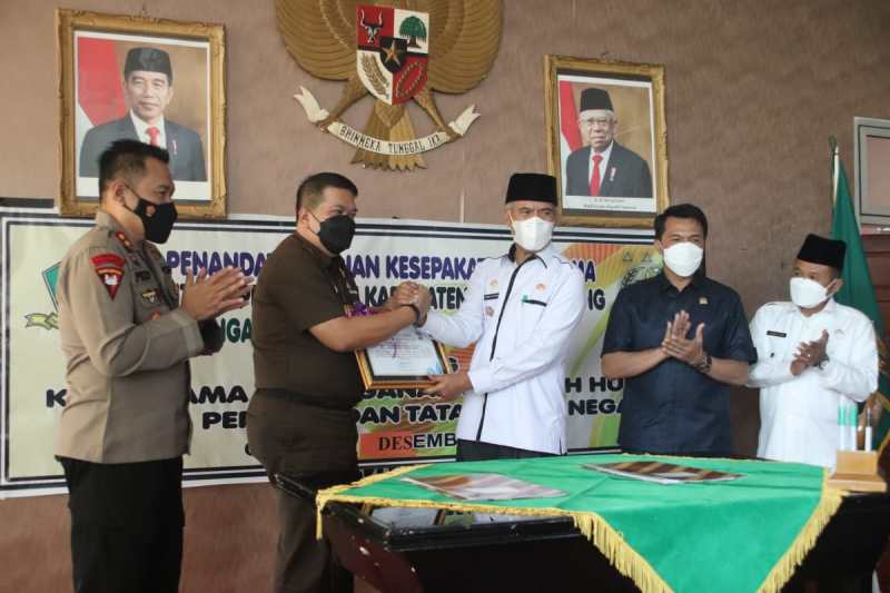 Pemkab RL Bersama Kejari RL teken MOU