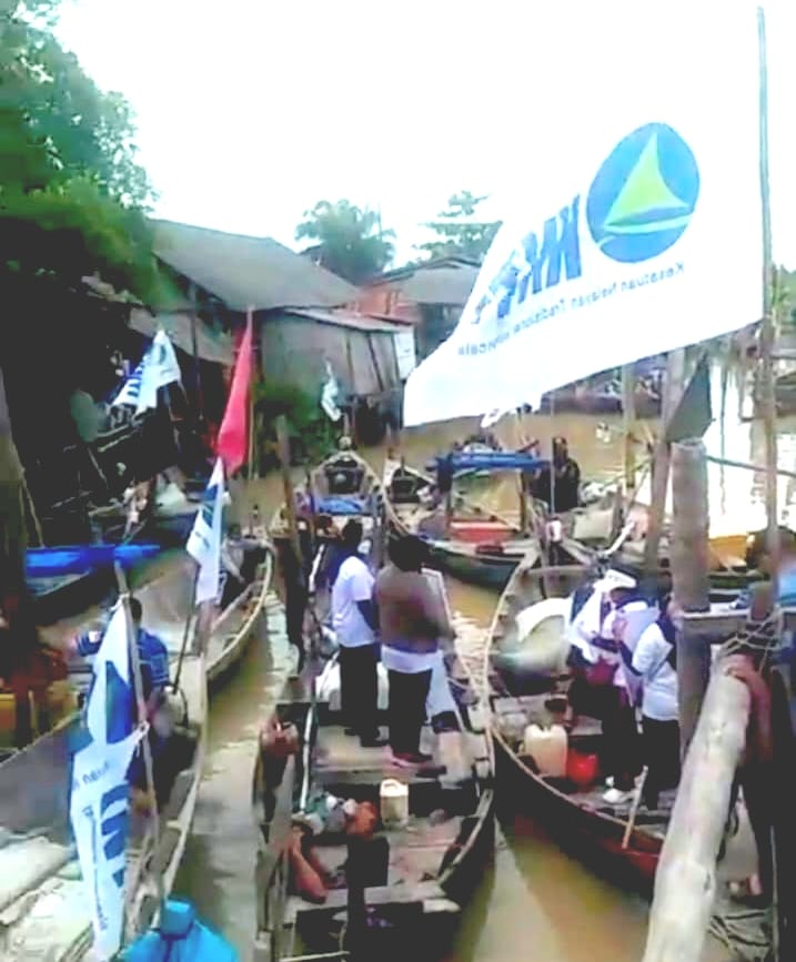 KNTI Se-Sumut Gelar Aksi di Laut Tuntut Kelangkaan BBM Hingga Alat Tangkap