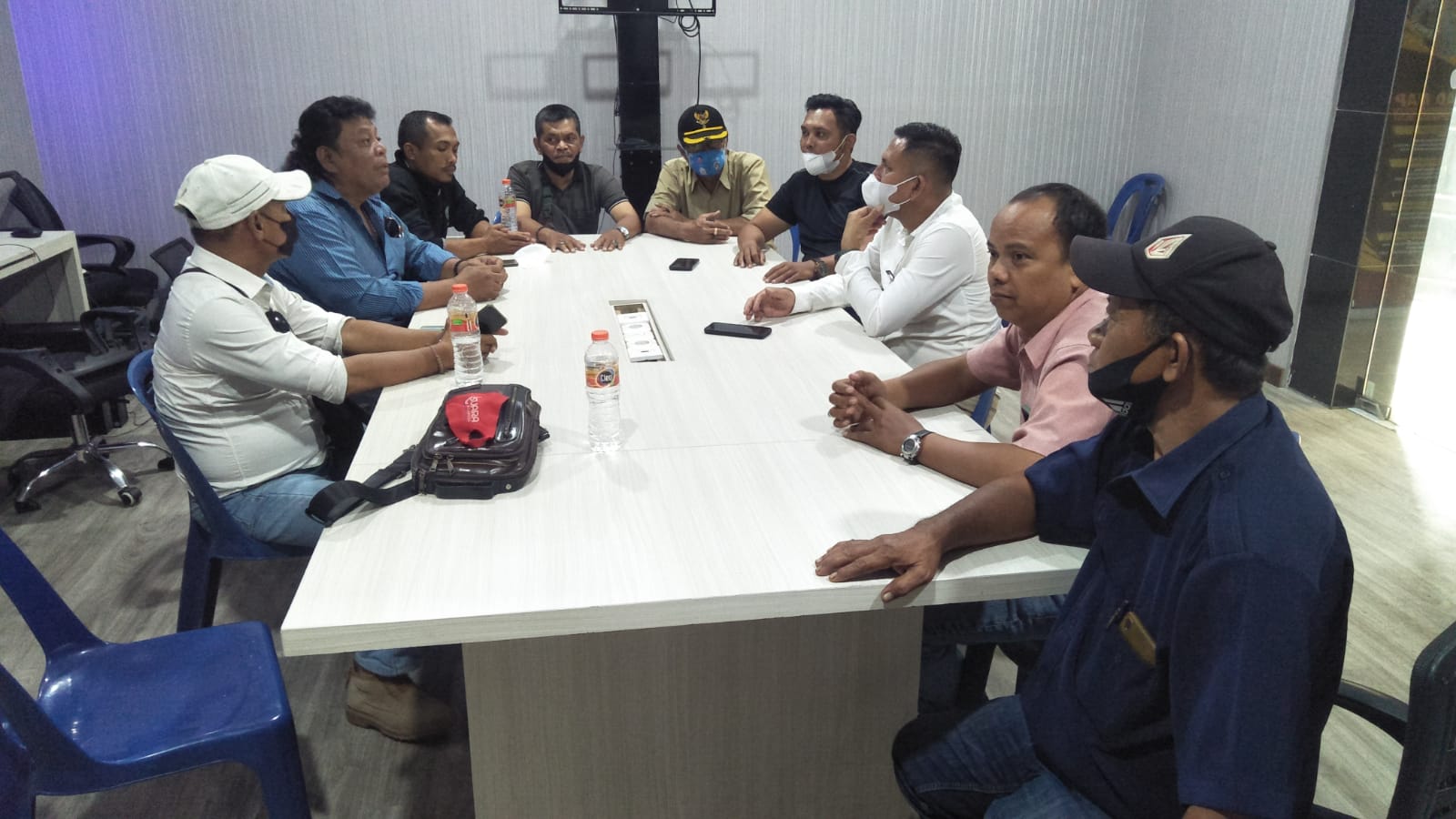 Jalin Sinergitas Kasi Humas Polresta Deli Serdang Silahturahmi dengan Awak Media
