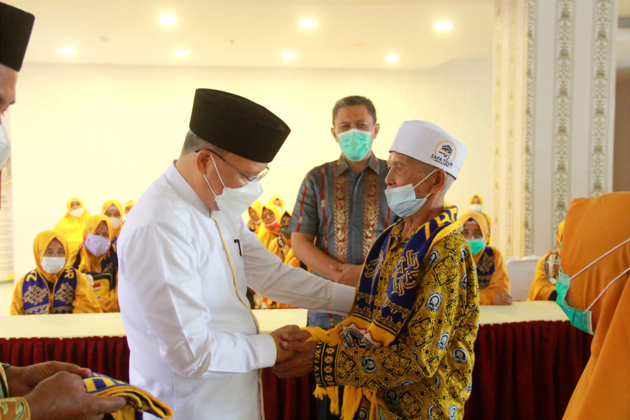 Lepas 65 Jamaah Umroh Gubernur Bengkulu Pesankan Jaga Kondisi Tubuh