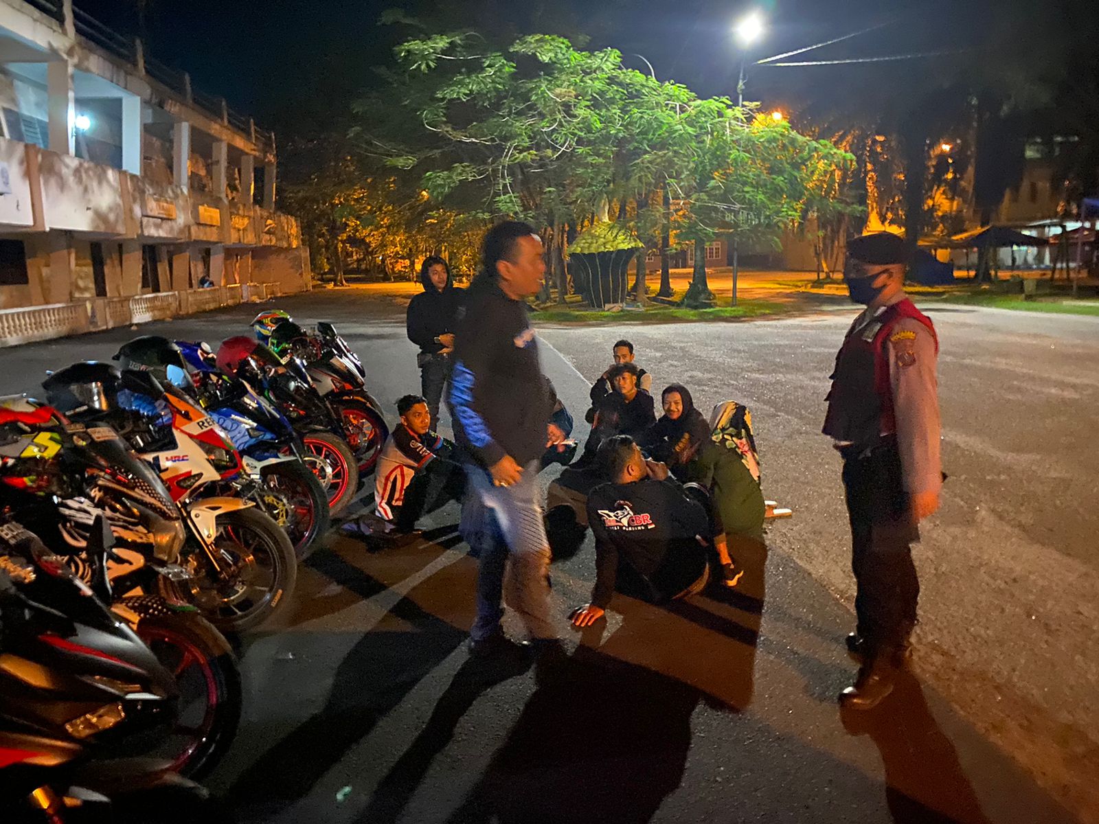 Sat Sabhara Polresta Deli Serdang Laksanakan Patroli Blue Light