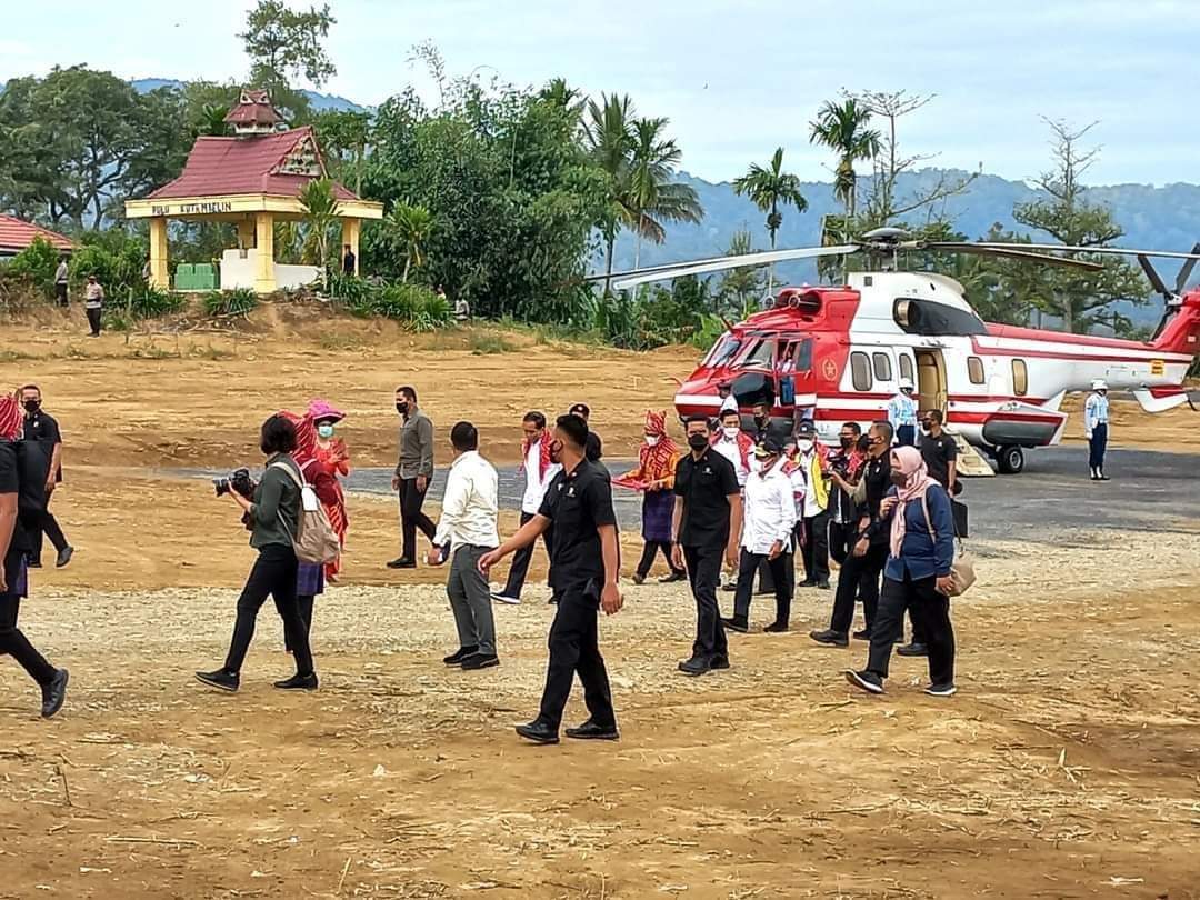 Sanggar Seni Gung Leto Menyambut Presiden Dengan Tarian Budaya Karo