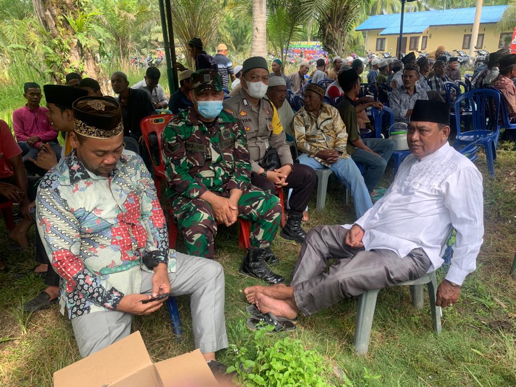 Bhabinkamtibmas Polsek Sei Kepayang Melayat Kerumah Duka Almarhum Kades Sei Pasir