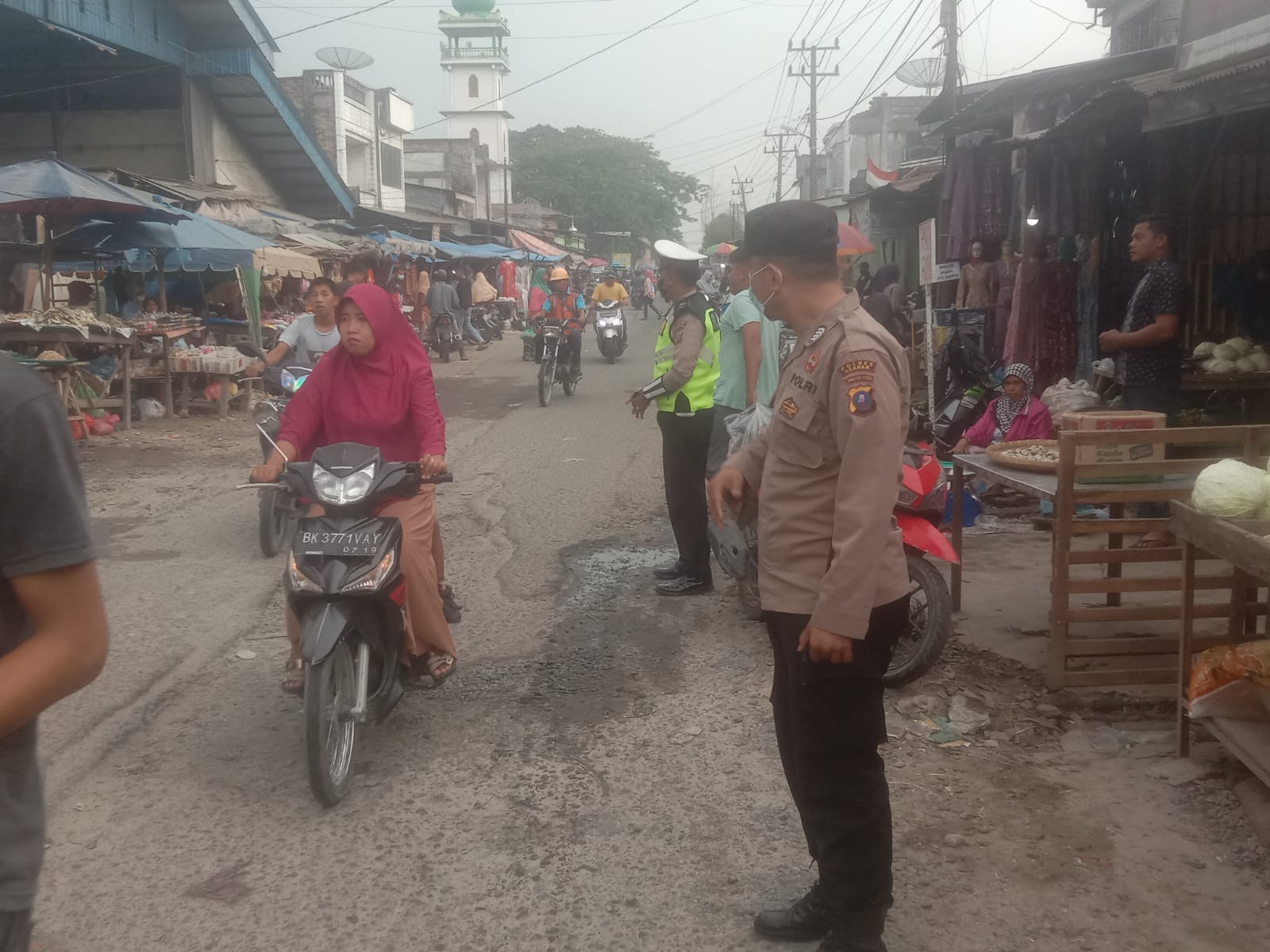 Cegah Kemacetan Personel Polsek Air Joman Giat Pengaturan Lalu Lintas