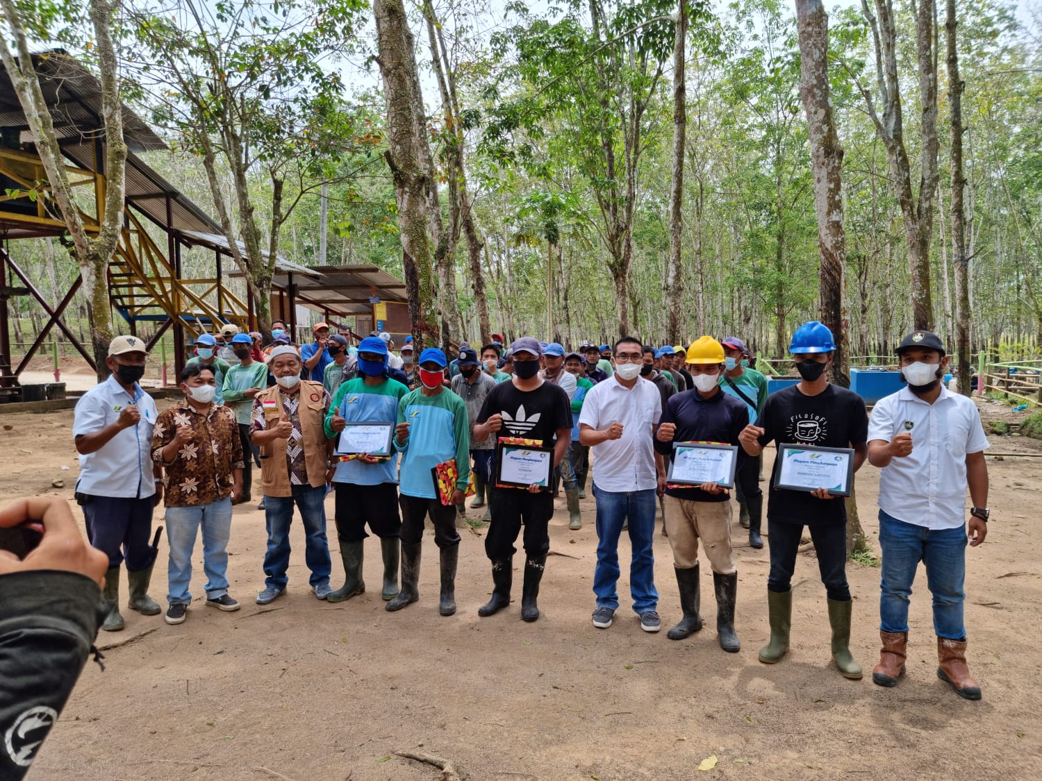 PTPN III Kebun Sei Silau Beri Penghargaan Karyawan Permanen Terbaik