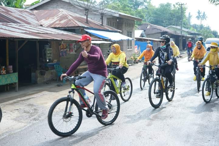Bupati Asahan Gowes Bareng Ketua PKK dan OPD