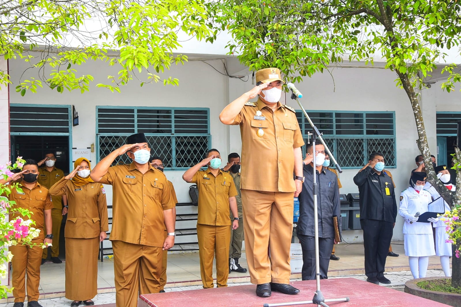 Jadi Pembina Upacara di SMAN 1 Lubuk Pakam Wabup: Tunjukkan Jika Deli Serdang Ini Kabupaten Hebat