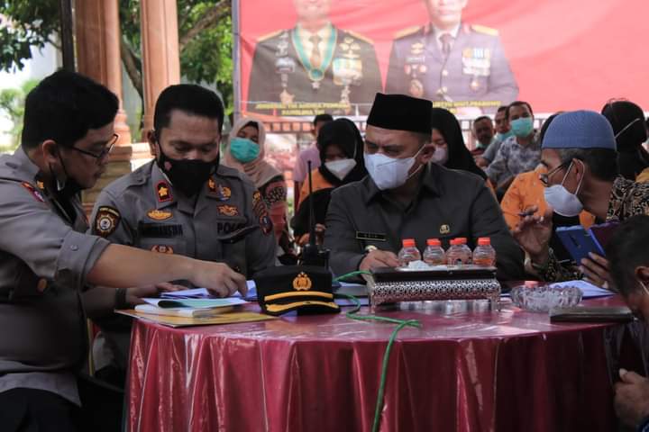 Bupati dan Wakapolres Labuhanbatu Ikuti Vicon Percepatan Vaksinasi Lansia