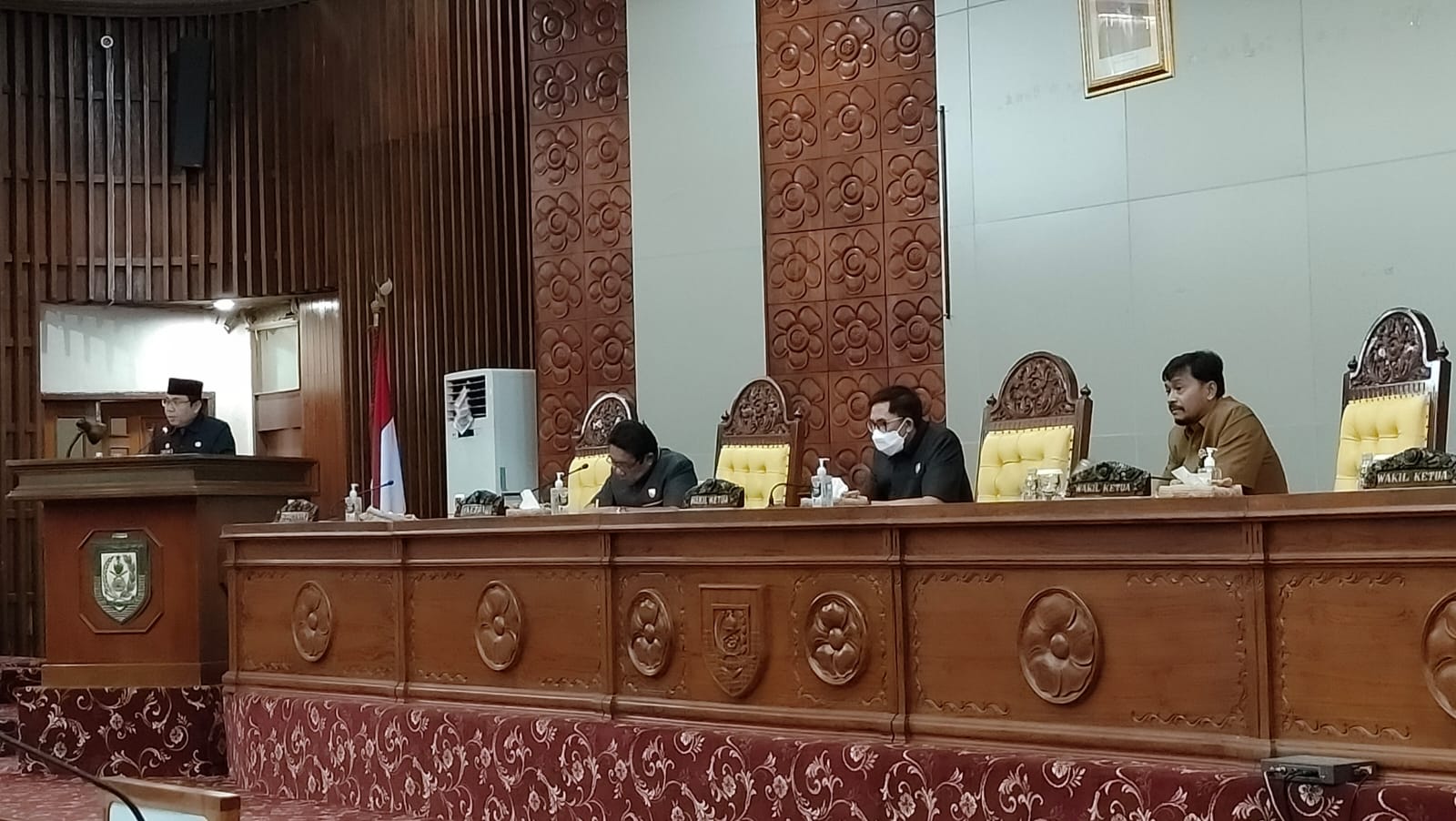 Gubernur Sampaikan Pandangan Terhadap Perda Inisiatif DPRD