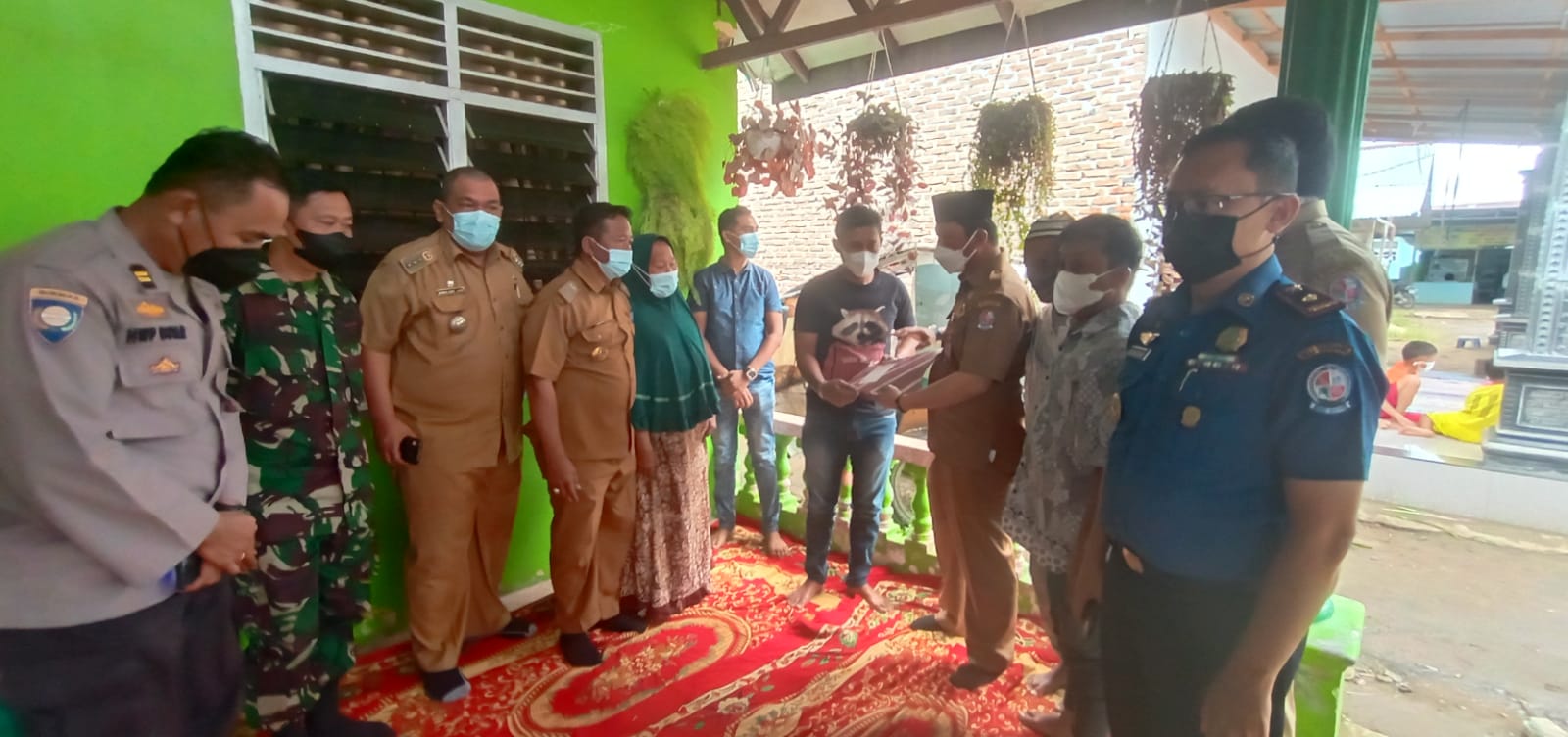 Pemkab Deli Serdang Bantu Keluarga Korban Terseret Banjir 