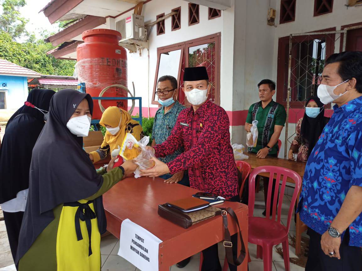 Wakil Bupati  Seluma Meninjau Operasi Pasar Minyak Goreng Sebanyak 6 Ton