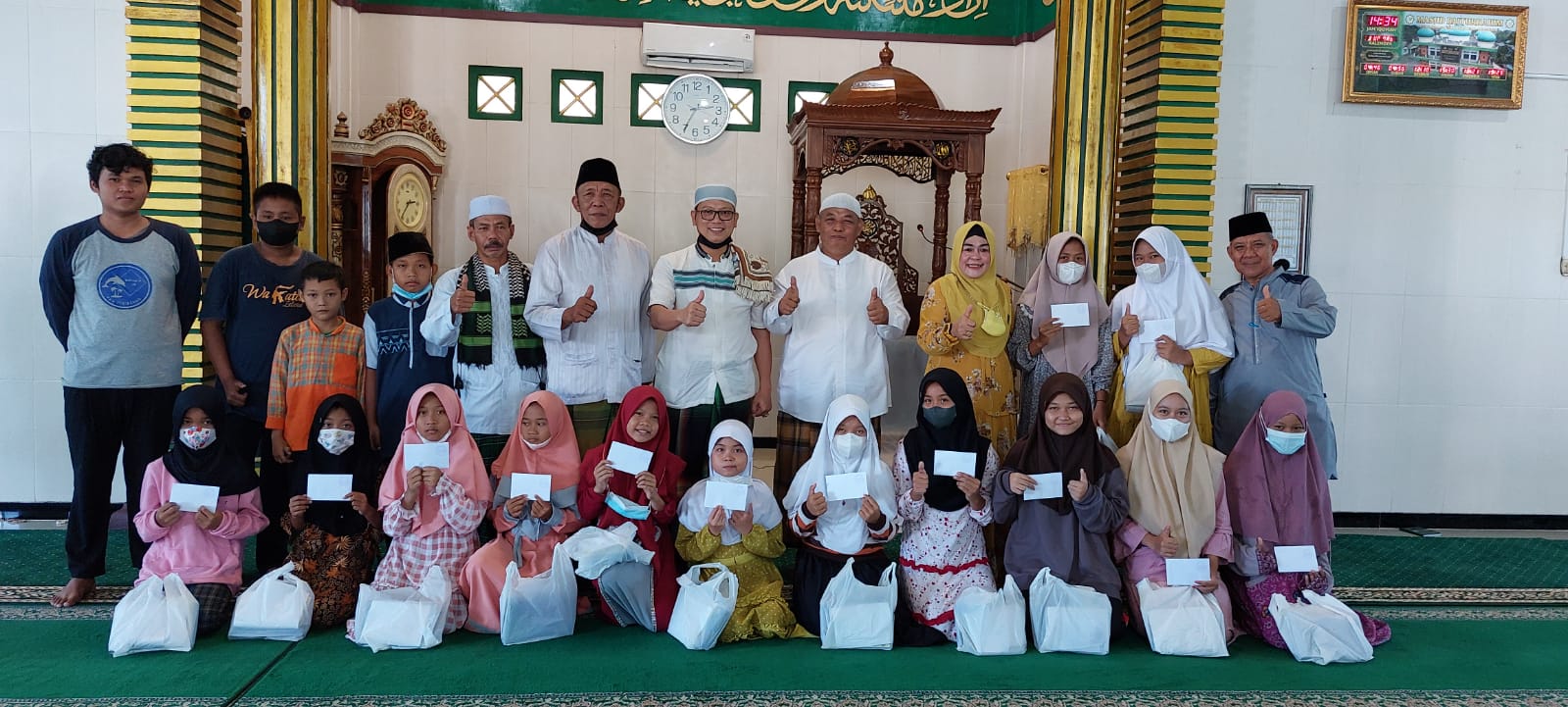 Mardensi Serahkan Bantuan ke Anak Yatim Piatu dan Kaum Duafa 