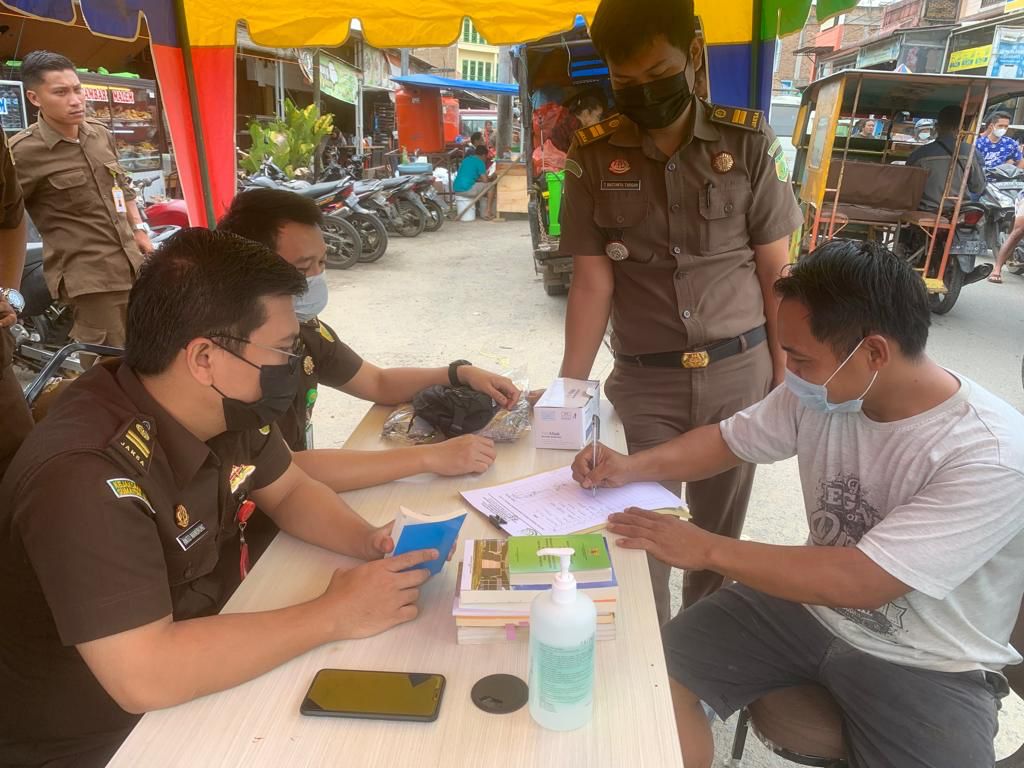 Kacabjari Tigabinanga Berikan Pelayanan Hukum Kepada Masyarakat