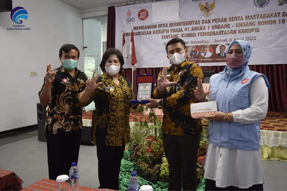 Bupati Karo Hadiri Webinar Membangun Desa Berintegritas
