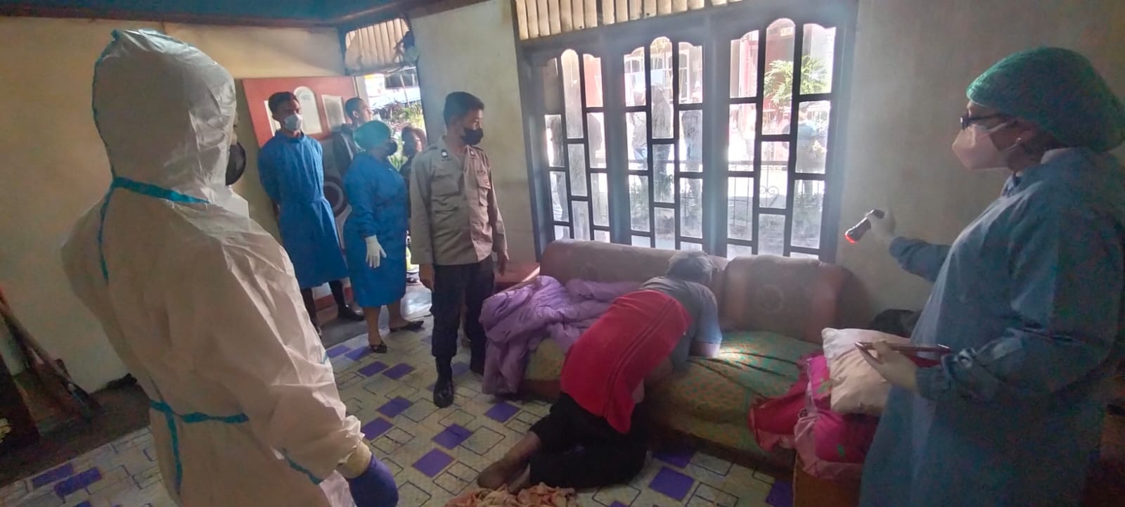 Polsekta Berastagi Evakuasi Mayat di Jalan Abdi Kejora Berastagi 