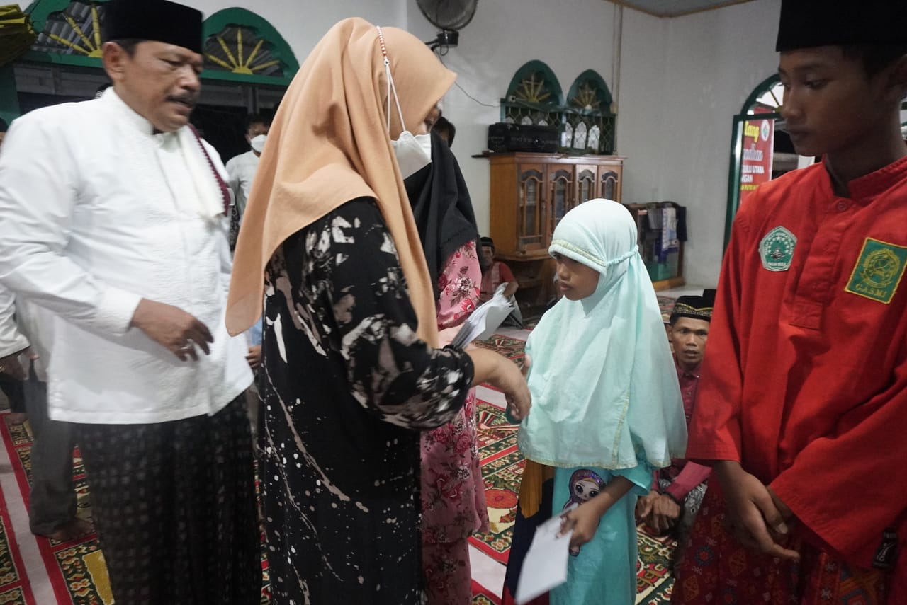 Kegiatan Safari Ramadhan Bupati BU Di Masjid Jamik Al – Huda Desa Karang Tengah 