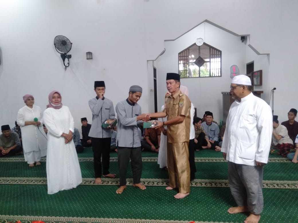 Berbagi Di Bulan Ramadhan DWP DTPHP Bagikan Ratusan Nasi Kotak ke Panti-panti