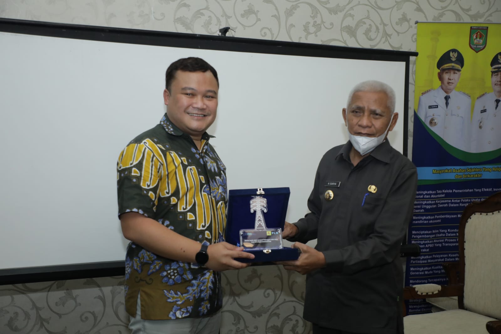 Tingkatkan PAD Bupati Tandatangani MOU dengan PLN