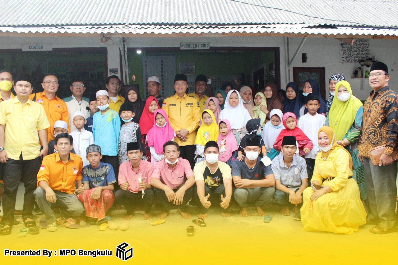 Golkar Bengkulu Beri Santunan Untuk Anak Yatim Piatu