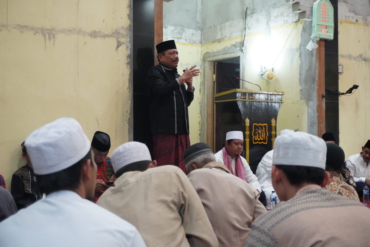 Bupati BU Tarawih di Masjid Nurul Huda Bukit Makmur