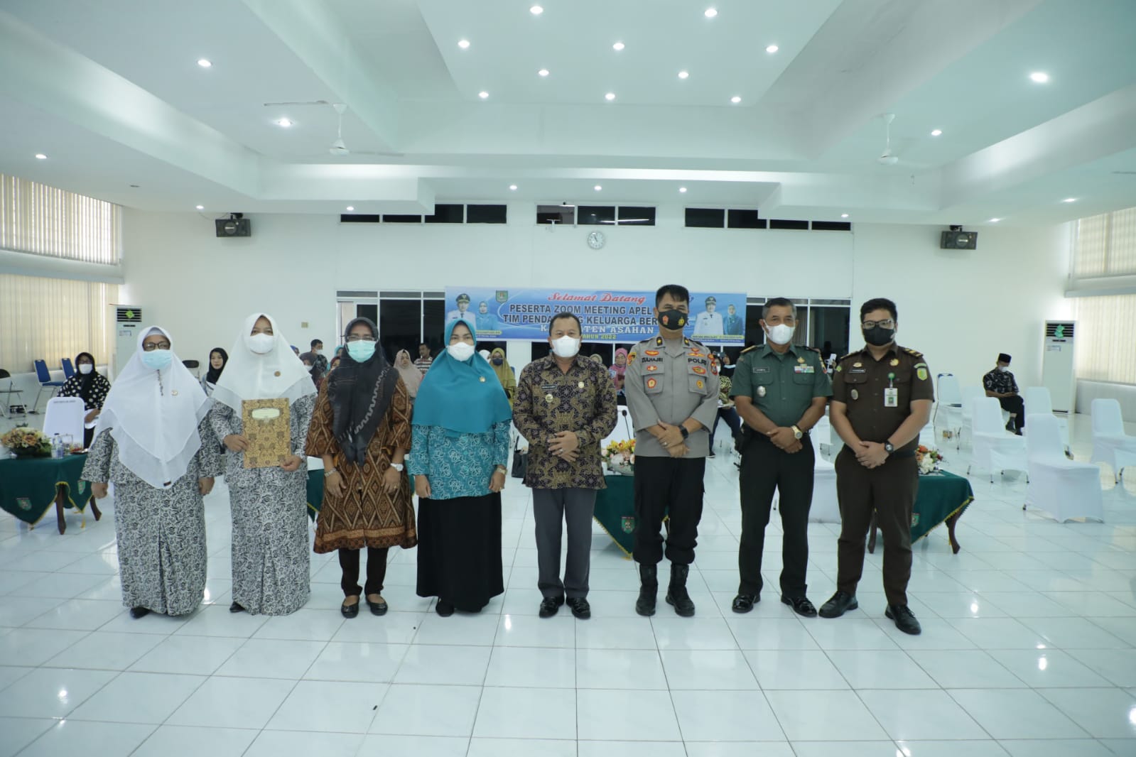 Asisten Perekonomian dan Pembangunan Ikuti Zoom Meeting Apel Siaga