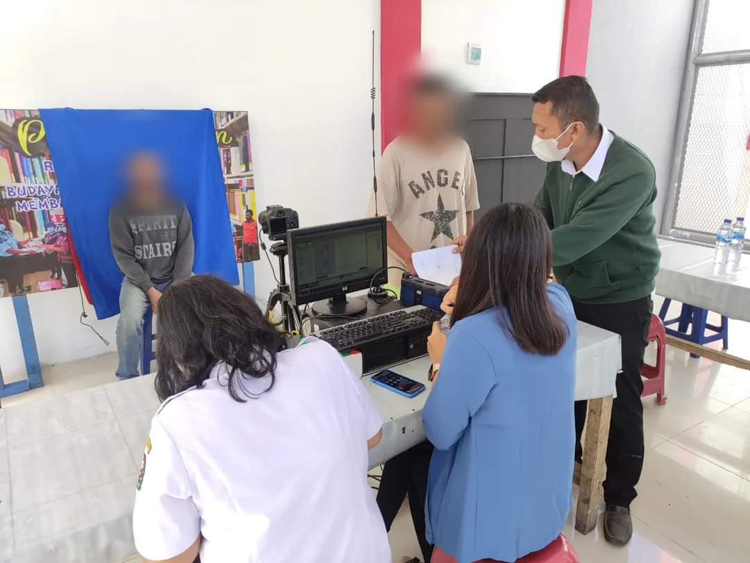 Disdukcapil Kabupaten Karo Rekam E-KTP Bagi WBR Kabanjahe