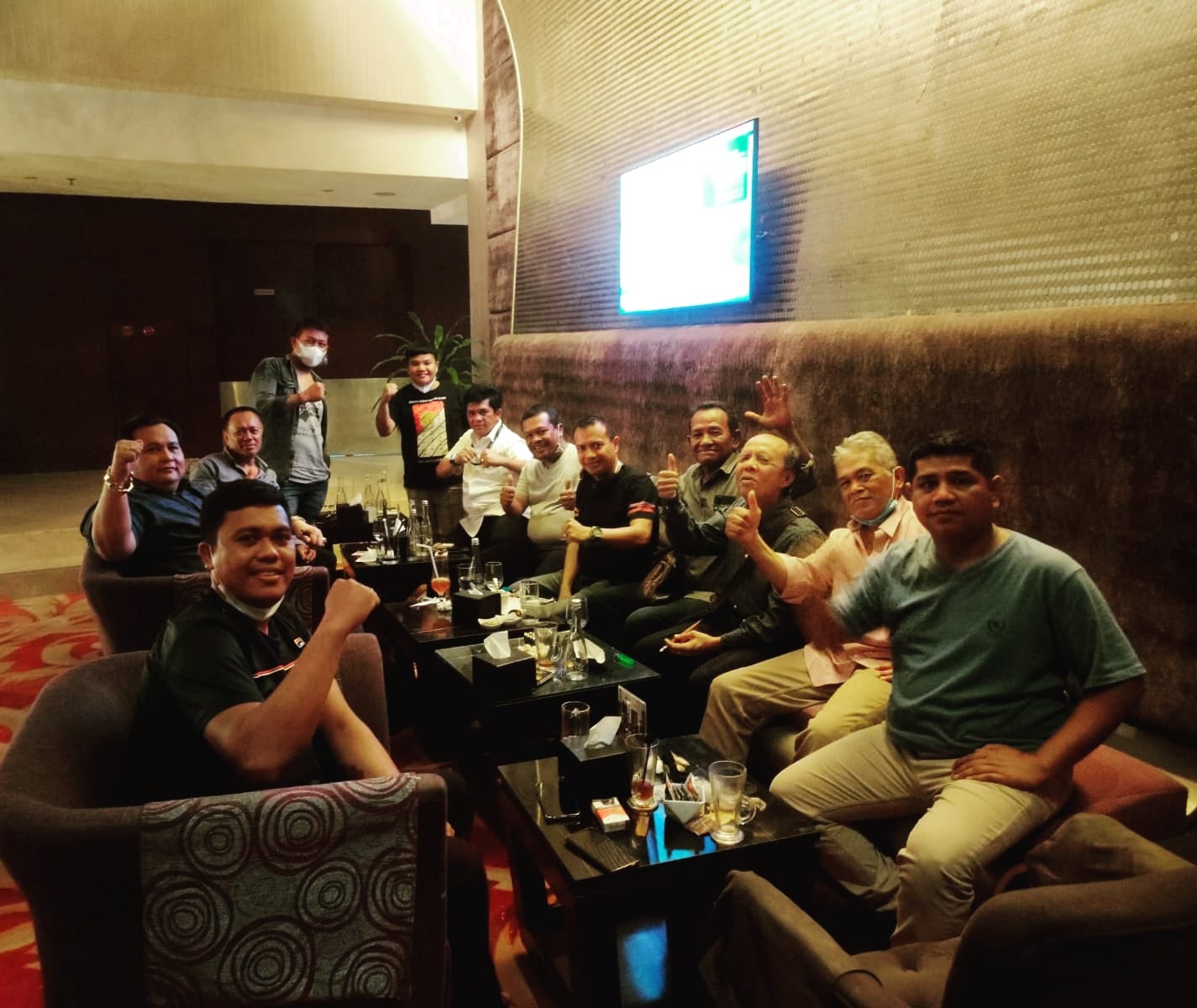 Rapat dan koordinasi dihadiri Ketum DPP OTAROSE Ersada Sembiring, Sekjen Ferly Sitepu, Dewan Penasehat Pinta Bangun, Penasehat DR Minola Sebayang, Ketua DPW OTAROSE Sumut Jujuren Sinulingga, Sekretaris DPW Sastroy Bangun, Sekretaris DPD Medan-Deliserdang Servis Purba, Ramona Purba, Irwan Sitepu, Anta Prima Ginting, dan Darto Keling GM (Foto: Rekro)