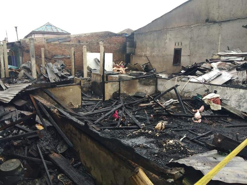 6 Unit Rumah Semi Permanen Terbakar di Desa Surbakti