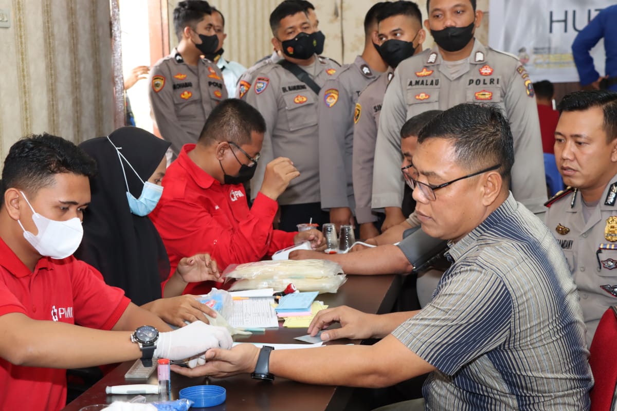 Personil Polres Batu Bara ikuti Donor Darah di HUT Bhayangkara ke 76 (Foto : Humas Polres BB)