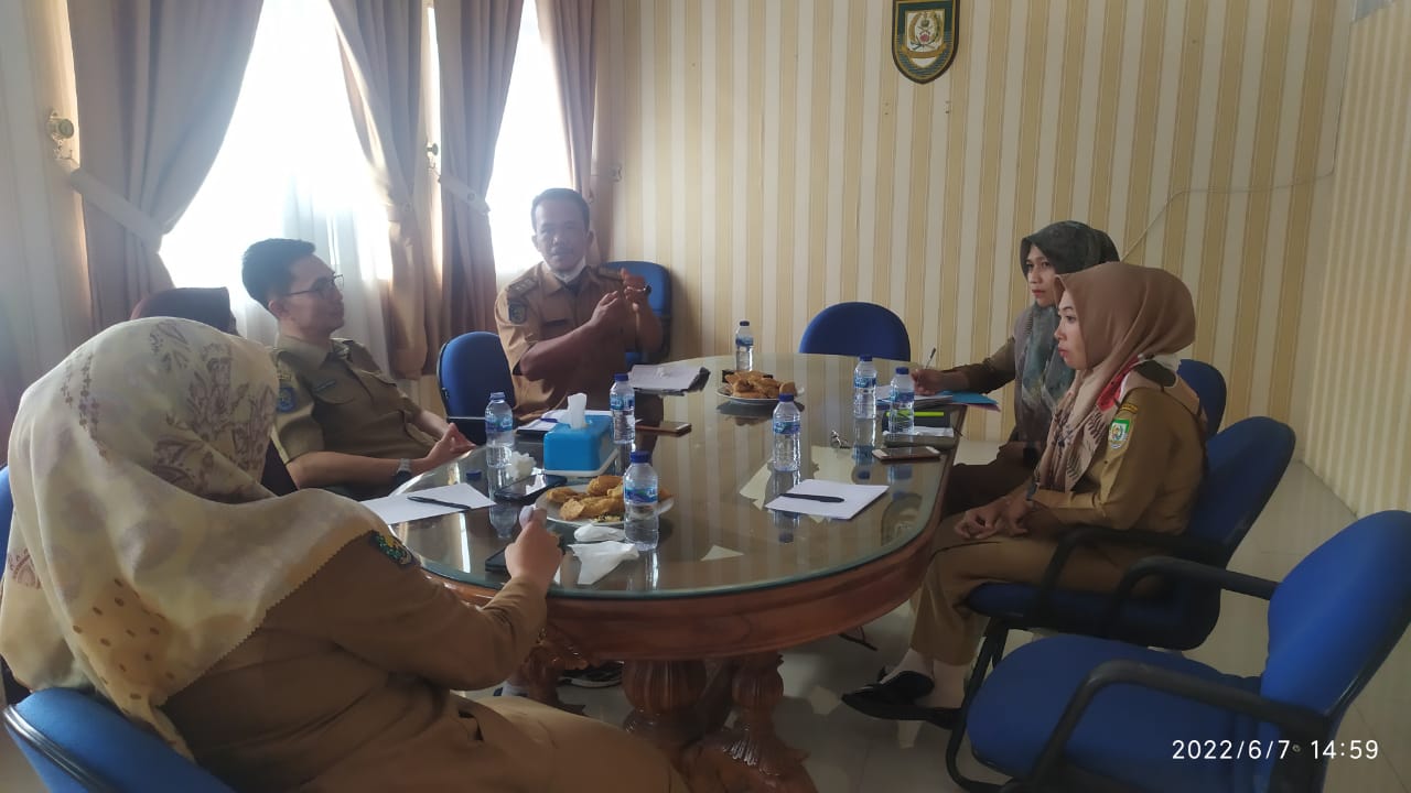 Kepala Bidang Hubungan Mediatik Henri S.STP langsung melakukan rapat pembahasan persiapan