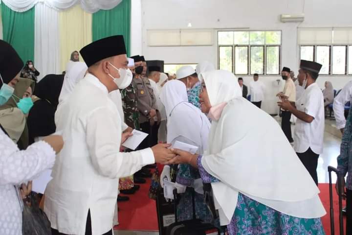 Bupati Labuhanbatu Lepas 216 Calon Jemaah Haji