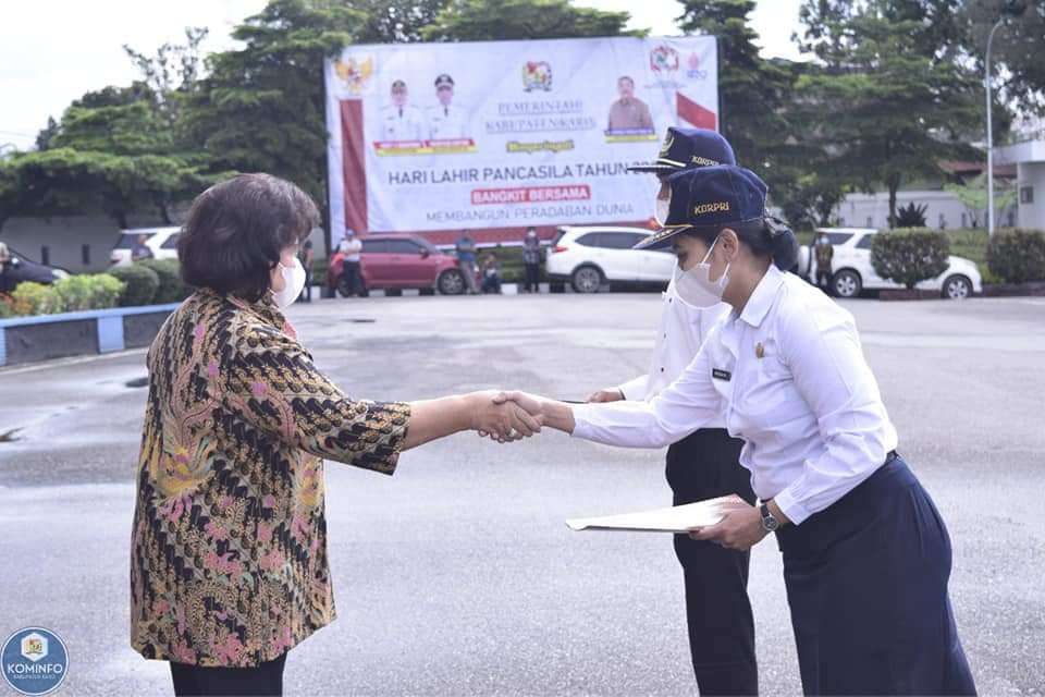 Bupati Serahkan SK Pengangkatan 427 Orang P3K Guru (Foto : Diskominfo Karo)