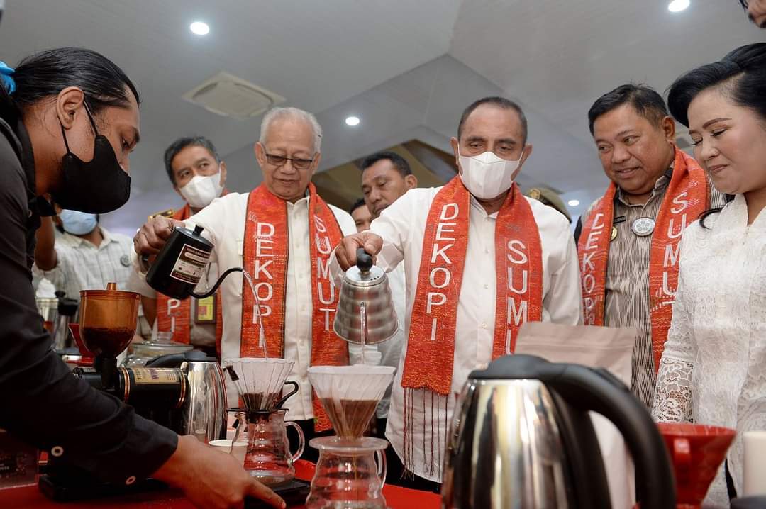 Gubernur Edy Rahmayadi saat acara pelantikan pengurus Dewan Kopi Indonesia (Dekopi) Perwakilan Sumut