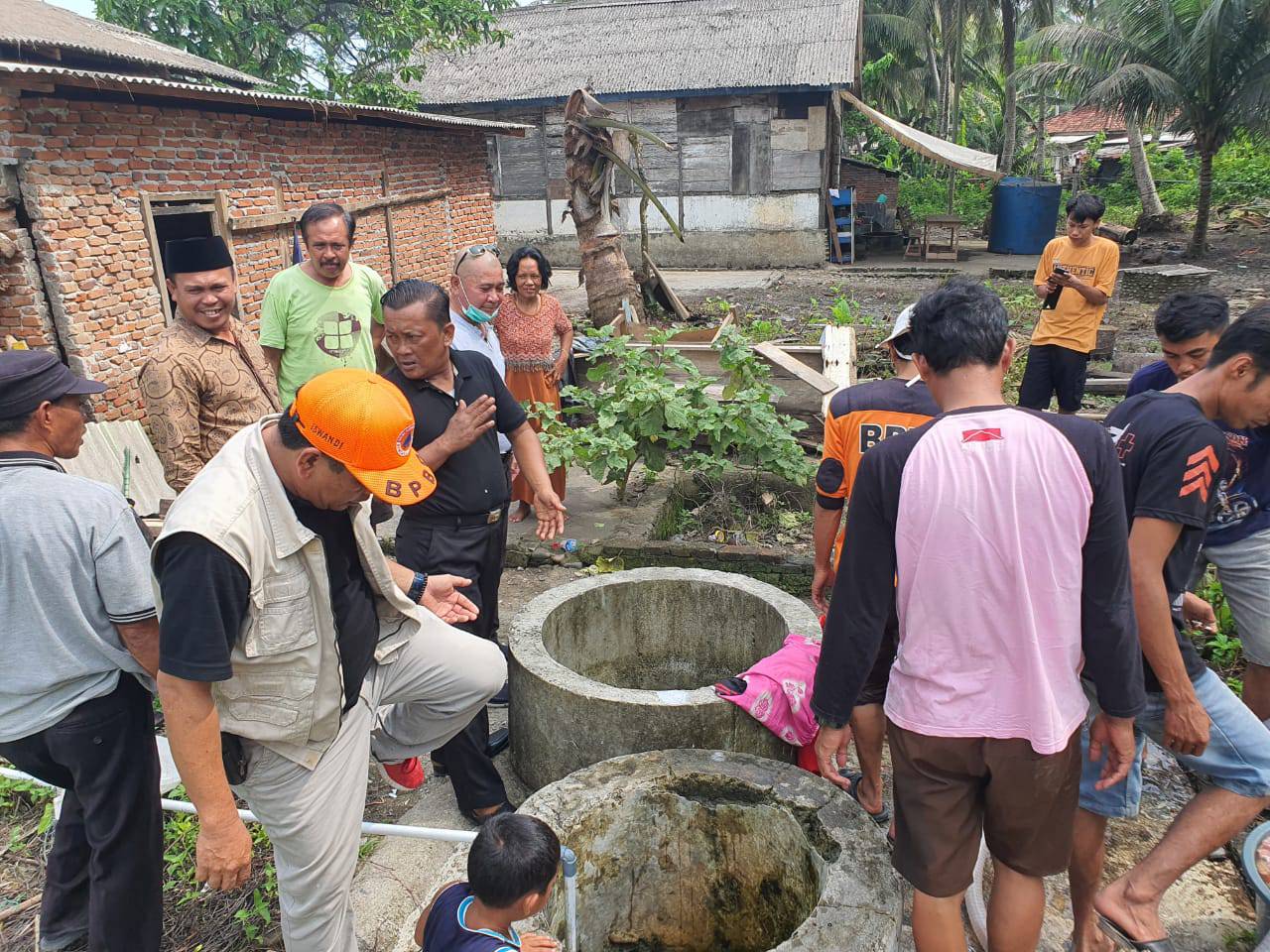 Fogging Massal Dan Sedot Sumur Warga Terdampak Banjir ( Foto : MC Seluma ) 